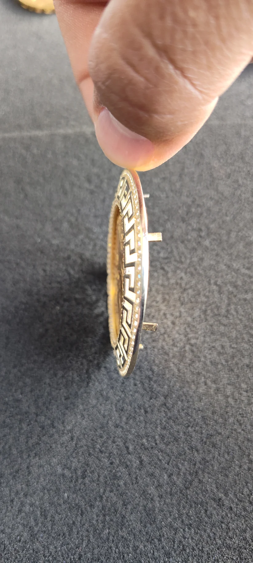 Centenario 22k (21.6k)1947 CZ Stone Greek Style Bezel. - Image 3